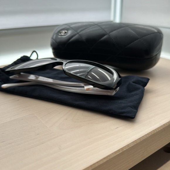 CHANEL Acetate Charms Sunglasses 5123 - black and white - Picture 8 of 12